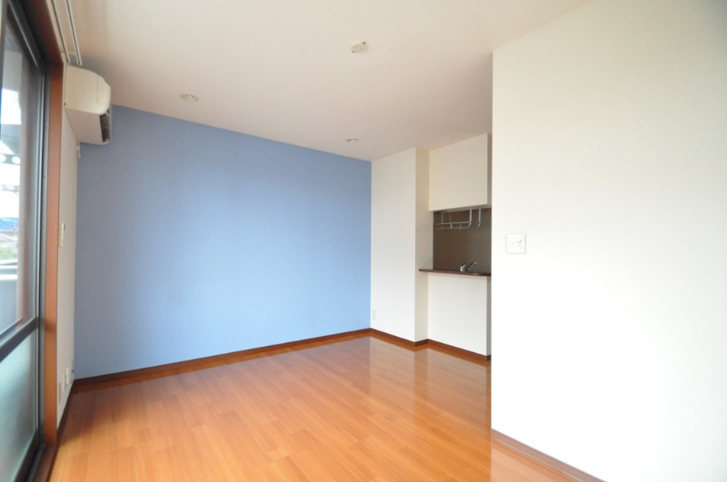 ��ʌ�����s�ܔԒ��̃A�p�[�g�̂��̑������E�X�y�[�X