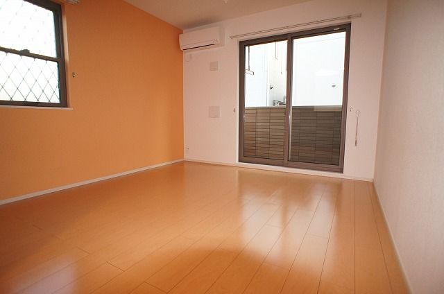 ��ʌ�����s�����Q���ڂ̃A�p�[�g�̋��ԁE���r���O