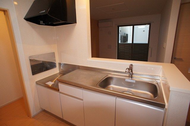 ��ʌ�����s�����Q���ڂ̃A�p�[�g�̃L�b�`��