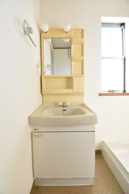 ��ʌ�����s�厚�����̃A�p�[�g�̐��ʏ�