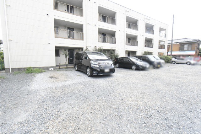 ��ʌ��������܎s�����擌��{�V���ڂ̃A�p�[�g�̒��ԏ�