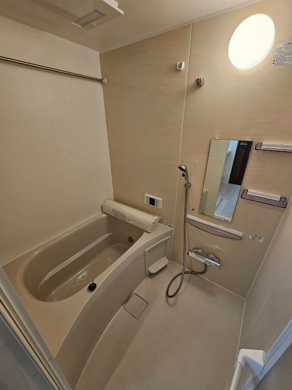 ��ʌ��������܎s��{��V�����P���ڂ̃A�p�[�g�̃o�X