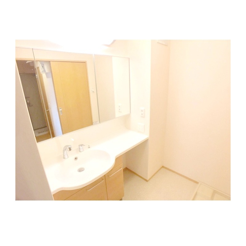 ��ʌ������s�ԌI�S���ڂ̃A�p�[�g�̐��ʏ�