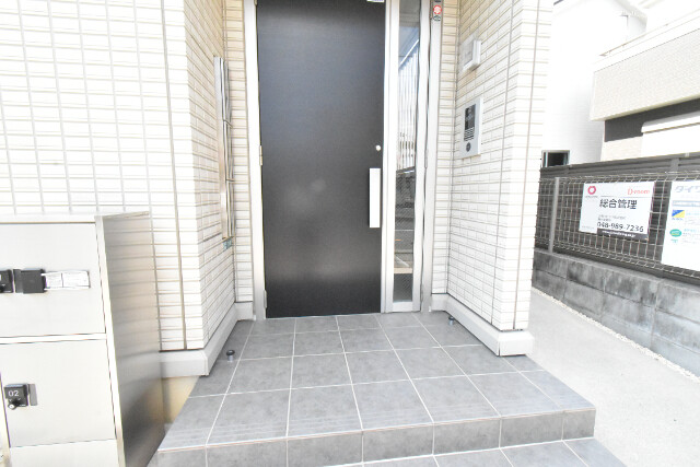 ��ʌ������s�ԌI�S���ڂ̃A�p�[�g�̃G���g�����X