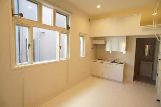 ��ʌ��������܎s�������˂S���ڂ̃A�p�[�g�̋��ԁE���r���O