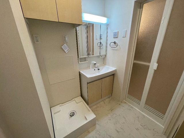 ��ʌ�����s�厚���̃A�p�[�g�̐��ʏ�