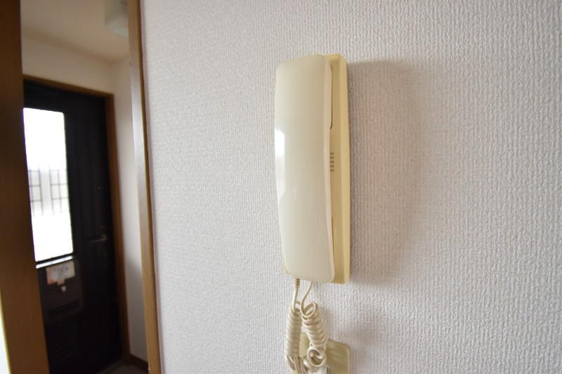 ��ʌ�����s�厚���Ԃ̃A�p�[�g�̂��̑��ݔ�