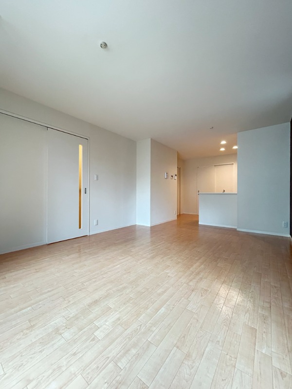 ��ʌ��������܎s������厚�쒆��̃A�p�[�g�̋����E���r���O