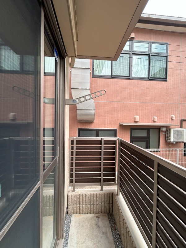 ��ʌ��������܎s������厚�쒆��̃A�p�[�g�̃o���R�j�[