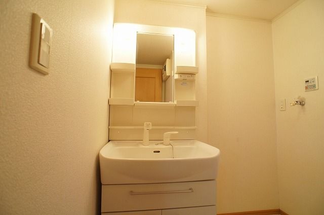 ��ʌ�����s�厚���s�̃A�p�[�g�̐��ʏ�