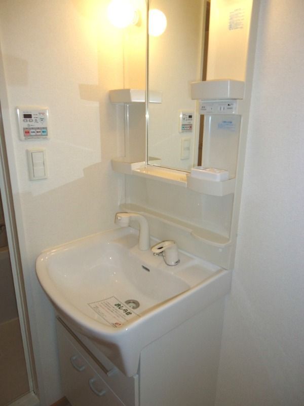 ��ʌ��������܎s������厚����O�̃}���V�����̐��ʏ�