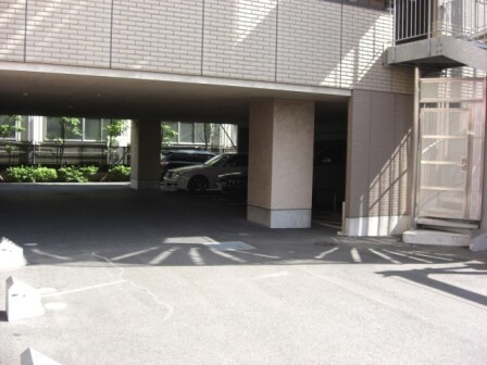 ��ʌ��������܎s�����e�P���ڂ̃}���V�����̒��ԏ�