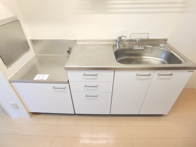 ��ʌ������s�����R���ڂ̃A�p�[�g�̃L�b�`��