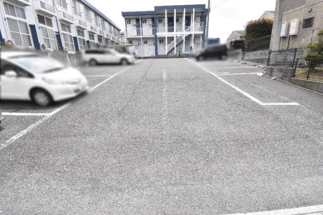 ��ʌ��������܎s��{��O���P���ڂ̃A�p�[�g�̒��ԏ�