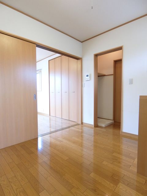 ��ʌ��@�c�s���R���ڂ̃A�p�[�g�̐Q��