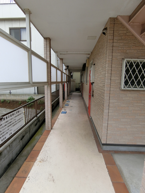 ��ʌ��@�c�s���R���ڂ̃A�p�[�g�̃G���g�����X