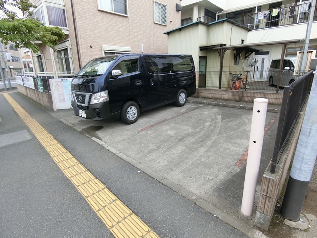 ��ʌ��@�c�s���R���ڂ̃A�p�[�g�̒��ԏ�