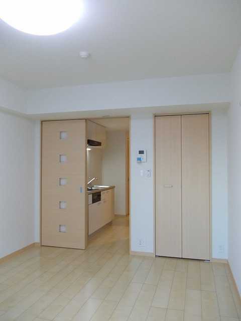 ��ʌ��z�J�s���C�N�^�E���W���ڂ̃}���V�����̋��ԁE���r���O