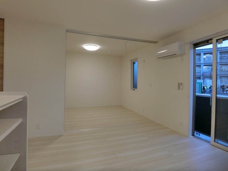 ��ʌ��������܎s�΋�����T���ڂ̃A�p�[�g�̋����E���r���O