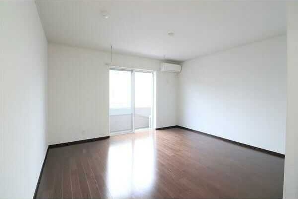 ��ʌ�����s���{���P���ڂ̃A�p�[�g�̋��ԁE���r���O