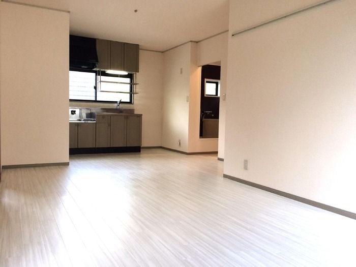 ��ʌ��������܎s��������Q���ڂ̃A�p�[�g�̋��ԁE���r���O