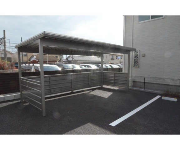 ��ʌ�����s���{���P���ڂ̃A�p�[�g�̒��ԏ�