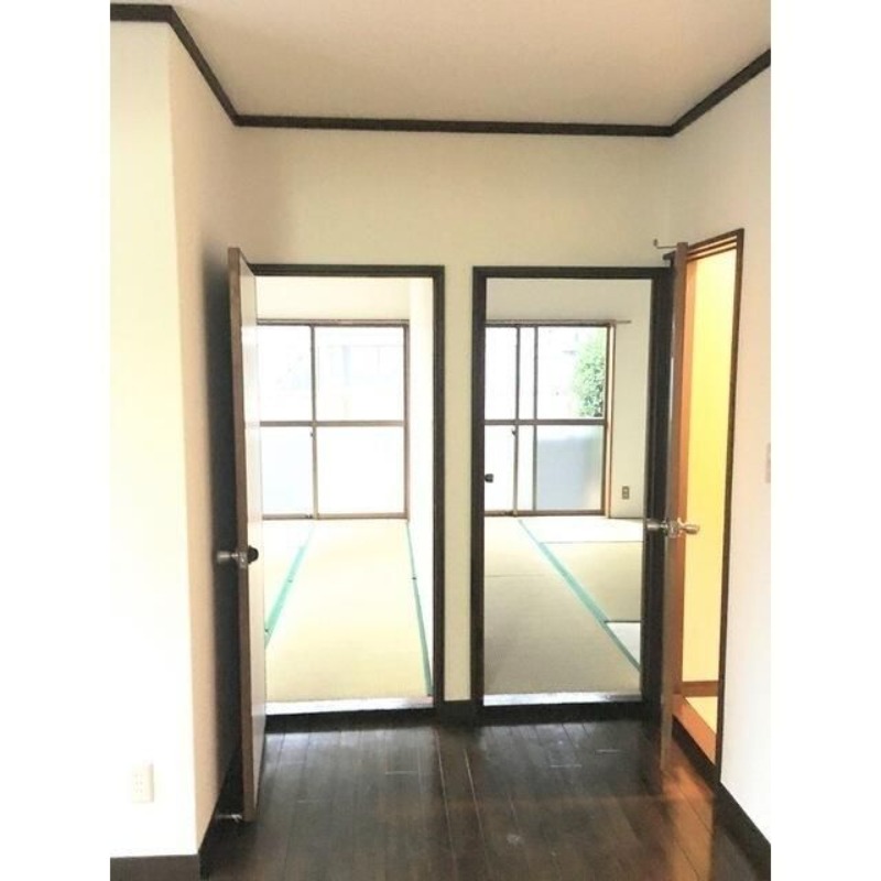 ��ʌ�����s���s�o�H�P���ڂ̃A�p�[�g�̋��ԁE���r���O