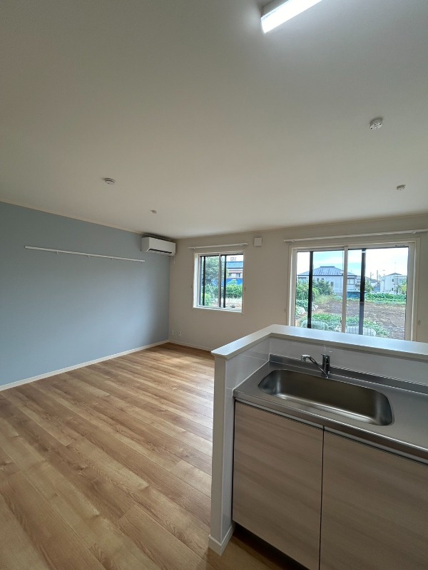 ��ʌ��������܎s����厚�w��̃e���X�n�E�X�̋����E���r���O