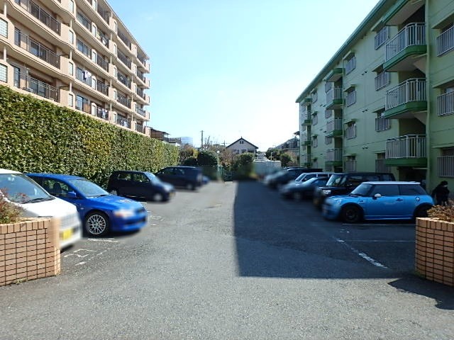 ��ʌ��������܎s��{��O���P���ڂ̃}���V�����̒��ԏ�