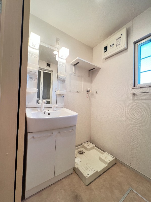 ��ʌ�����s������R���ڂ̃A�p�[�g�̐��ʏ�