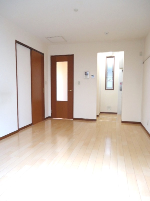 ��ʌ��������܎s��{��k�ܒ��P���ڂ̃A�p�[�g�̋����E���r���O