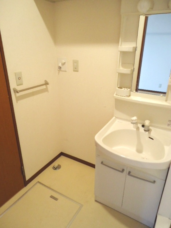 ��ʌ��������܎s��{��k�ܒ��P���ڂ̃A�p�[�g�̐��ʏ�