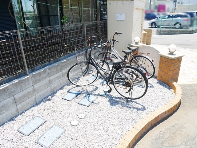 ��ʌ��@�c�s�Β��R���ڂ̃A�p�[�g�̂��̑�