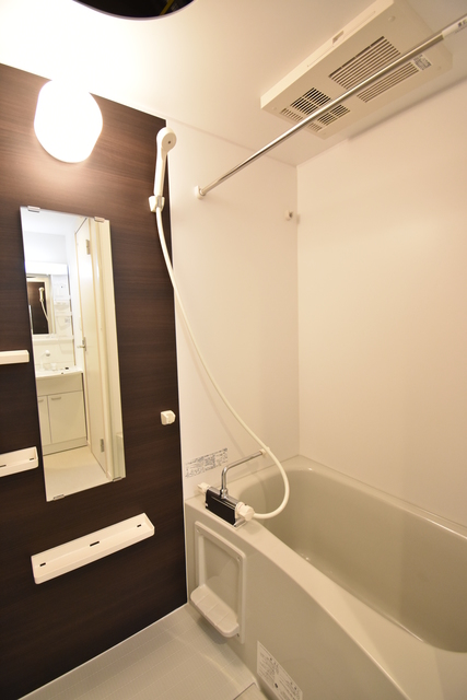 ��ʌ��������܎s��{����ؒ��Q���ڂ̃A�p�[�g�̃o�X