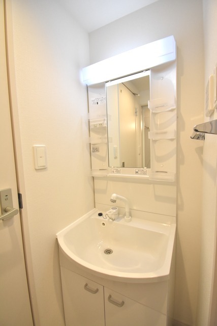 ��ʌ��������܎s��{����ؒ��Q���ڂ̃A�p�[�g�̐��ʏ�