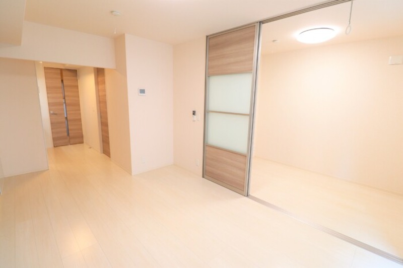 ��ʌ������s�ٓV�P���ڂ̃A�p�[�g�̋��ԁE���r���O