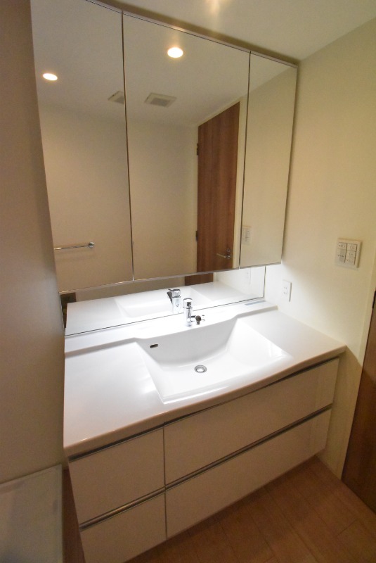 ��ʌ��������܎s�Y�a��̉ƂU���ڂ̃}���V�����̐��ʏ�