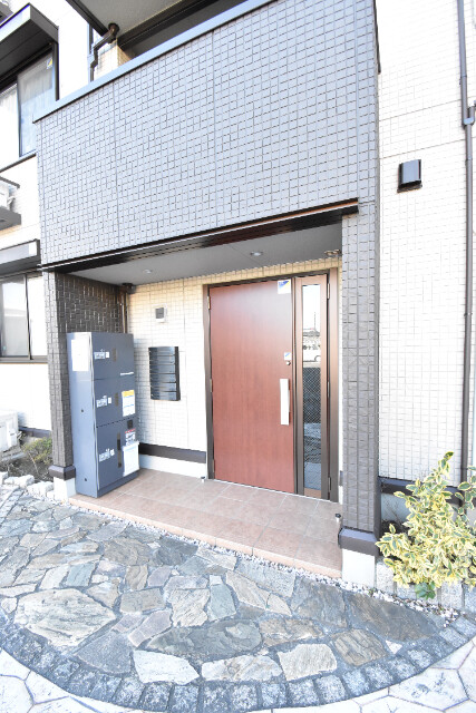 ��ʌ��z�J�s���C�N�^�E���X���ڂ̃A�p�[�g�̃G���g�����X