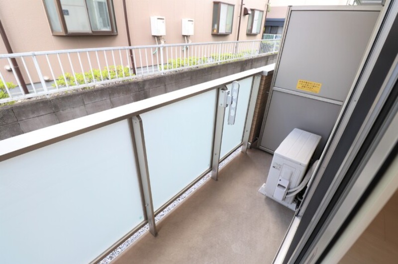 ��ʌ������s�ٓV�P���ڂ̃A�p�[�g�̃o���R�j�[