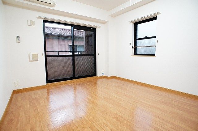 ��ʌ�����s�؂S���ڂ̃}���V�����̋��ԁE���r���O