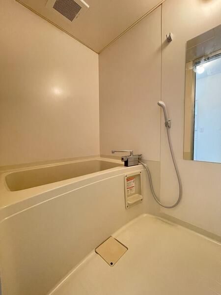 ��ʌ�����s���ԂR���ڂ̃}���V�����̃o�X