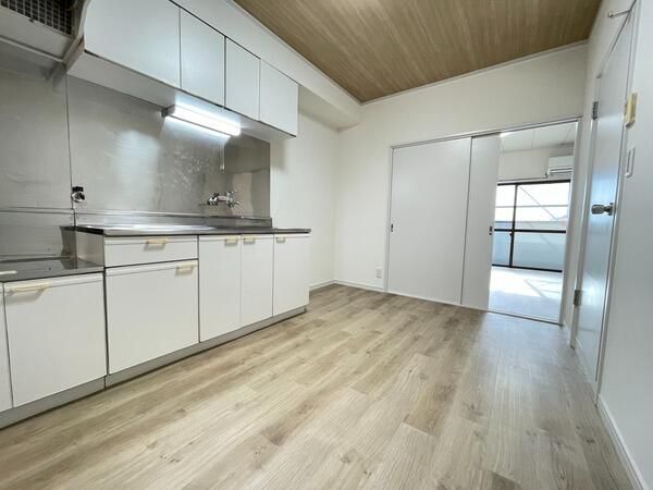 ��ʌ�����s���ԂR���ڂ̃}���V�����̂��̑������E�X�y�[�X