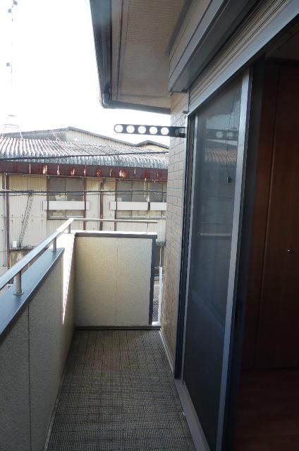 ��ʌ�����s�����Q���ڂ̃A�p�[�g�̃o���R�j�[