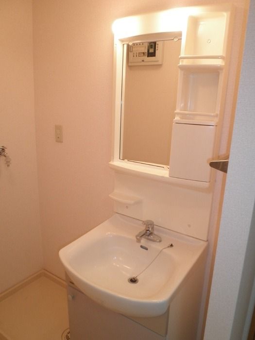 ��ʌ��������܎s�k����i���Q���ڂ̃A�p�[�g�̐��ʏ�