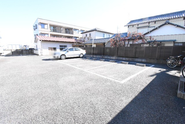 ��ʌ��������܎s�k����i���Q���ڂ̃A�p�[�g�̒��ԏ�