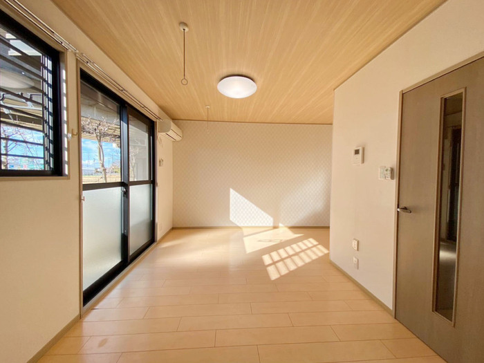 ��ʌ��k�����S�ɓޒ��厚�H�т̃A�p�[�g�̋��ԁE���r���O