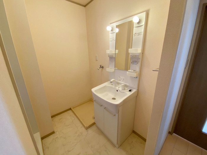 ��ʌ��k�����S�ɓޒ��厚�H�т̃A�p�[�g�̐��ʏ�