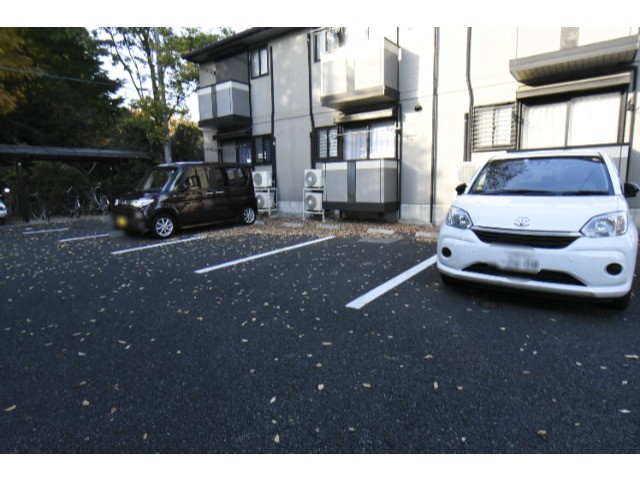 ��ʌ��k�����S�ɓޒ��厚�H�т̃A�p�[�g�̒��ԏ�