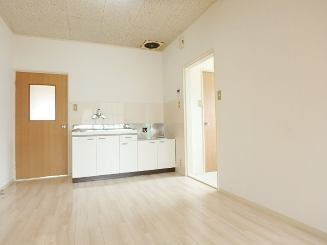 ��ʌ��������܎s��{��x�̓����P���ڂ̃A�p�[�g�̋��ԁE���r���O