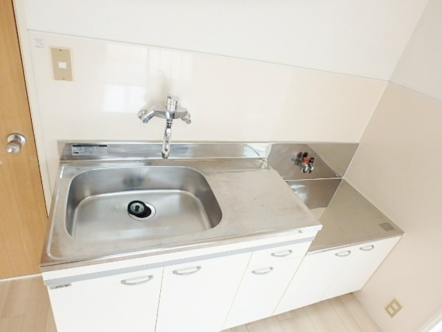 ��ʌ��������܎s��{��x�̓����P���ڂ̃A�p�[�g�̃L�b�`��